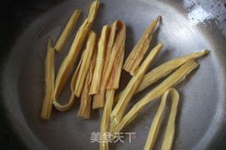 番茄炒腐竹的做法步骤：2