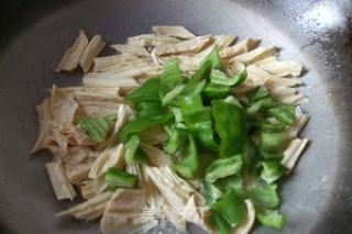番茄炒腐竹的做法步骤：7