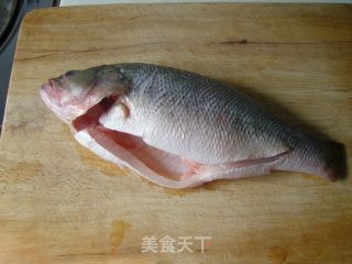 简单的家庭宴客菜--泰酱泡泡鲈鱼的做法步骤：1