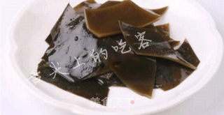 月子餐　海带黄豆猪蹄汤的做法步骤：2