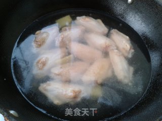 红酒鸡翅的做法步骤：3