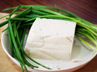 小葱拌豆腐的做法步骤：1