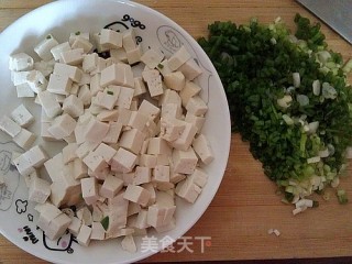 小葱拌豆腐的做法步骤：2
