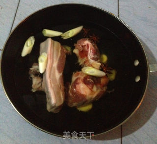 酸菜汆白肉的做法步骤：4