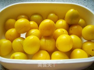 醋梅渍李子的做法步骤：1