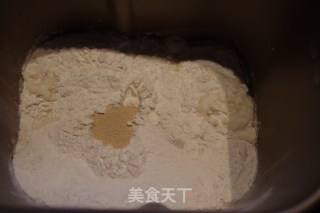 我的面团我做主。。。蘑菇芝士面包的做法步骤：2
