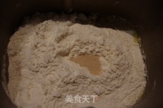 我的面团我做主。。。蘑菇芝士面包的做法步骤：6