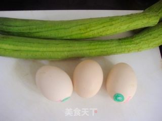 丝瓜炒鸡蛋的做法步骤：1