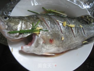 糍粑干桂鱼的做法步骤：1