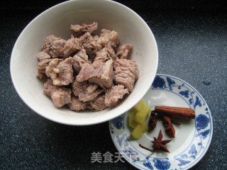 咖喱茄汁牛肉饭的做法步骤：2