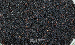 黑米薏米仁红枣粥的做法步骤：1