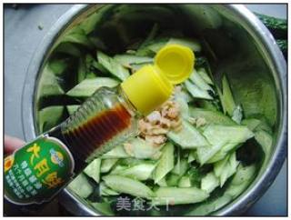 海米拌黄瓜的做法步骤：6