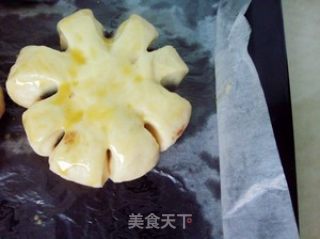 少油的花形豆沙面包的做法步骤：8