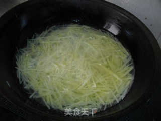 酸辣土豆丝的做法步骤：3