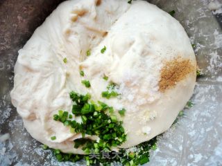 外焦里软的发面油饼子的做法步骤：4
