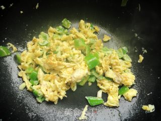 简单易做的家常菜之---青椒炒鸡蛋的做法步骤：8