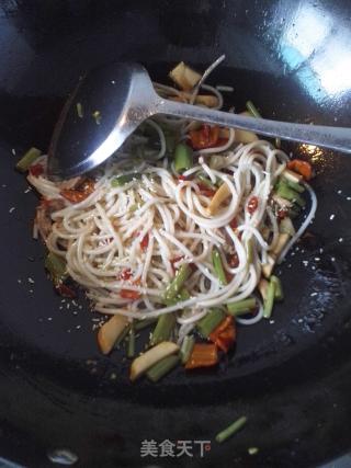蔬菜炒圆粉的做法步骤：6