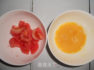 好喝又营养的咸汤————番茄鸡蛋紫菜汤的做法步骤：1