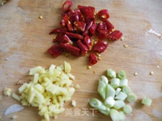 真假宫保鸡丁------宫保杏鲍菇的做法步骤：2