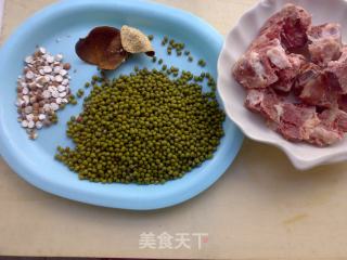 鸽子绿豆汤的做法步骤：2