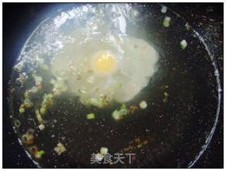 葱香鸡蛋面的做法步骤：5