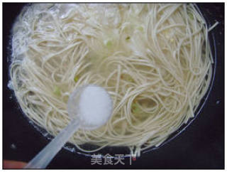 葱香鸡蛋面的做法步骤：8