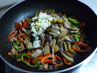 茄子炒肉丝的做法步骤：12