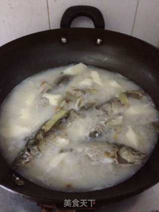 奶白山药鲫鱼汤的做法步骤：8