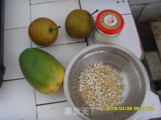 丰胸妙汤——木瓜雪梨红枣薏米粥的做法步骤：1