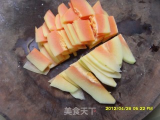 丰胸妙汤——木瓜雪梨红枣薏米粥的做法步骤：2