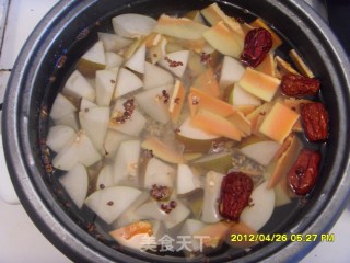丰胸妙汤——木瓜雪梨红枣薏米粥的做法步骤：4