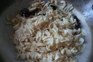 海米扁尖烧豆皮的做法步骤：8