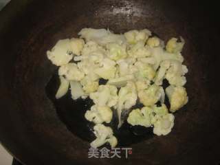 花菜炒虾皮的做法步骤：6