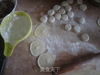 芹菜牛肉水饺的做法步骤：3