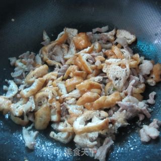 油豆腐炒瘦肉-----家常菜的做法步骤：6
