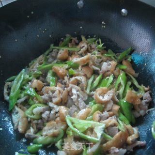 油豆腐炒瘦肉-----家常菜的做法步骤：8