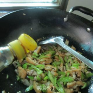 油豆腐炒瘦肉-----家常菜的做法步骤：9