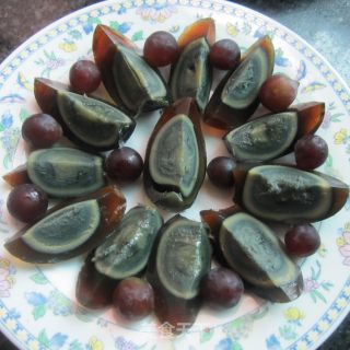 生抽蒜泥拌皮蛋-------凉拌皮蛋的做法步骤：7
