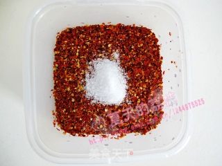 【荔枝】凉拌菜的好搭档－自制香辣红油的做法步骤：4