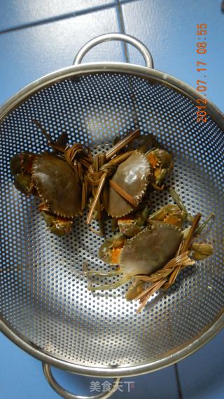 【福州家常菜】紅蟳蒸粉丝的做法步骤：1