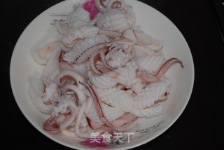 酸菜炒鱿鱼的做法步骤：3