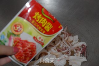 酸菜炒鱿鱼的做法步骤：6
