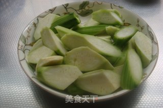 清淡养生的【虾皮烧丝瓜】的做法步骤：1