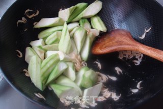 清淡养生的【虾皮烧丝瓜】的做法步骤：4
