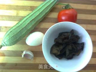 番茄丝瓜蛋汤的做法步骤：1