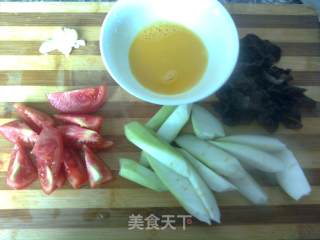 番茄丝瓜蛋汤的做法步骤：2