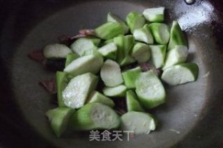 火腿丝瓜炒毛豆的做法步骤：7