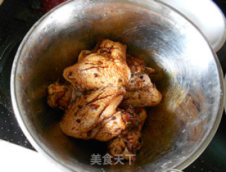【五香孜然焖鸡翅】焖出来的美味的做法步骤：3