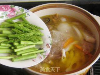 芦笋莲藕炖鸡块的做法步骤：9