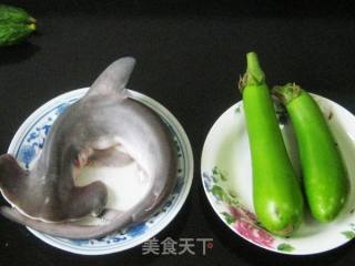 鲨鱼茄子砂锅煲的做法步骤：1